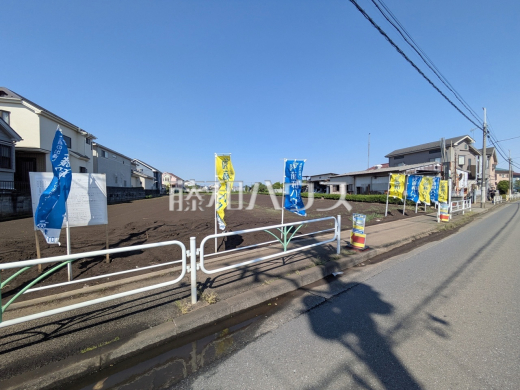接道状況および現場風景 【清瀬市野塩3丁目】ぜひ実物をご覧いただきたく思います。喜んでご案内いたしますのでお気軽にお問合せ下さい。