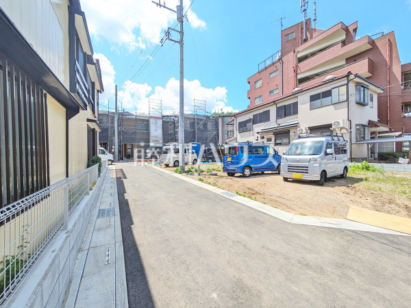 接道状況および現場風景 【志木市本町2丁目】 ここに住む方を想像して、着々と建築しております! 接道状況および現場風景 【志木市本町2丁目】 ここに住む方を想像して、着々と建築しております!
