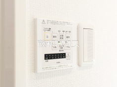 浴室乾燥機リモコン 【ラヴィドール志木】雨の日の強い味方!浴室換気乾燥機付きユニットバスで洗濯物が乾かせます。 浴室乾燥機リモコン 【ラヴィドール志木】雨の日の強い味方!浴室換気乾燥機付きユニットバスで洗濯物が乾かせます。