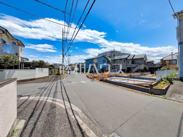 現場風景【東久留米市中央町1丁目】 建物のプレゼンをさせていただきますので、実際の完成イメージを思い描いていただくことができます。お気軽にお問合せ下さい。 現場風景【東久留米市中央町1丁目】 建物のプレゼンをさせていただきますので、実際の完成イメージを思い描いていただくことができます。お気軽にお問合せ下さい。