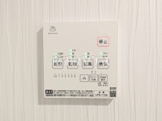 浴室換気乾燥機 【ライオンズマンション三鷹 】雨の日の強い味方!浴室換気乾燥機付きユニットバスで洗濯物が乾かせます。
浴室換気乾燥機 【ライオンズマンション三鷹 】雨の日の強い味方!浴室換気乾燥機付きユニットバスで洗濯物が乾かせます。