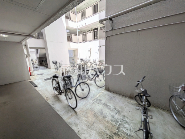 駐輪場 【ライオンズマンション三鷹 】 駐輪場 【ライオンズマンション三鷹 】