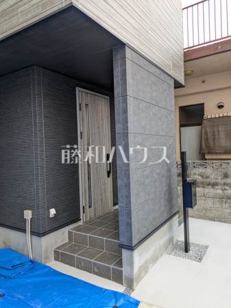 玄関 【西原町字小那覇】 スクリーンウォール(目隠し壁)は防犯対策にもなります。 玄関 【西原町字小那覇】 スクリーンウォール(目隠し壁)は防犯対策にもなります。