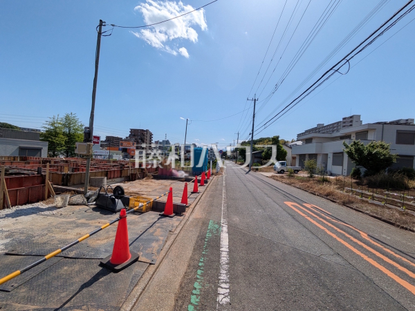 接道状況および現場風景 【多摩市乞田】 接道状況および現場風景 【多摩市乞田】
