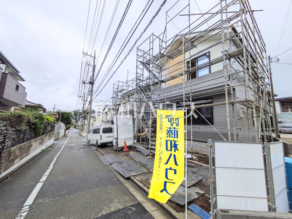 接道状況および現場風景 【調布市東つつじケ丘2丁目】 接道状況および現場風景 【調布市東つつじケ丘2丁目】