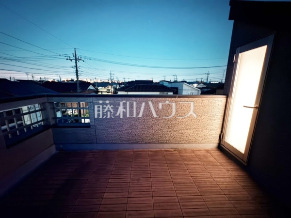 夏は屋上バルコニーでビアガーデン気分!星空観察やベランピングも楽しめ家族の思い出を刻むことができます。
バルコニー 【清瀬市中清戸5丁目】 夏は屋上バルコニーでビアガーデン気分!星空観察やベランピングも楽しめ家族の思い出を刻むことができます。
バルコニー 【清瀬市中清戸5丁目】