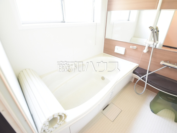1坪サイズの綺麗な浴室で一日の疲れを癒す。お子様との入浴もゆったり快適です。
浴室 【清瀬市中清戸5丁目】 1坪サイズの綺麗な浴室で一日の疲れを癒す。お子様との入浴もゆったり快適です。
浴室 【清瀬市中清戸5丁目】