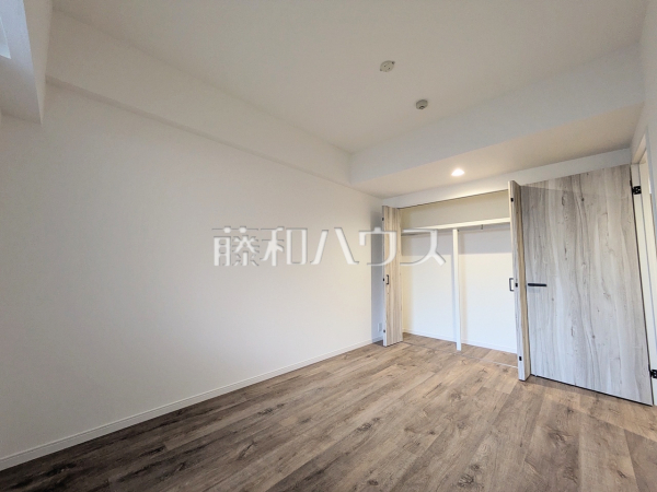 ≪居室≫各部屋に収納も完備されるため、部屋もしっかり片付きそうですね♪【エフユニバース】 ≪居室≫各部屋に収納も完備されるため、部屋もしっかり片付きそうですね♪【エフユニバース】