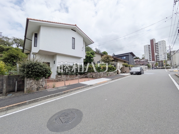 接道状況および現場風景 【多摩市愛宕1丁目】 接道状況および現場風景 【多摩市愛宕1丁目】