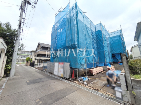 接道状況および現場風景 【日野市多摩平3丁目】物件の事、諸費用の事など、小さな疑問も担当の川崎までお気軽にご連絡・ご相談下さい。 接道状況および現場風景 【日野市多摩平3丁目】物件の事、諸費用の事など、小さな疑問も担当の川崎までお気軽にご連絡・ご相談下さい。