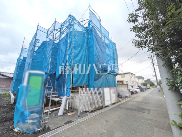 接道状況および現場風景 【日野市多摩平3丁目】 戸建住宅が立ち並ぶ住宅地。静かな時間の流れ。ゆっくりと傾きを変えていく陽の光が清楚な家々を色鮮やかに演出してくれます。 接道状況および現場風景 【日野市多摩平3丁目】 戸建住宅が立ち並ぶ住宅地。静かな時間の流れ。ゆっくりと傾きを変えていく陽の光が清楚な家々を色鮮やかに演出してくれます。