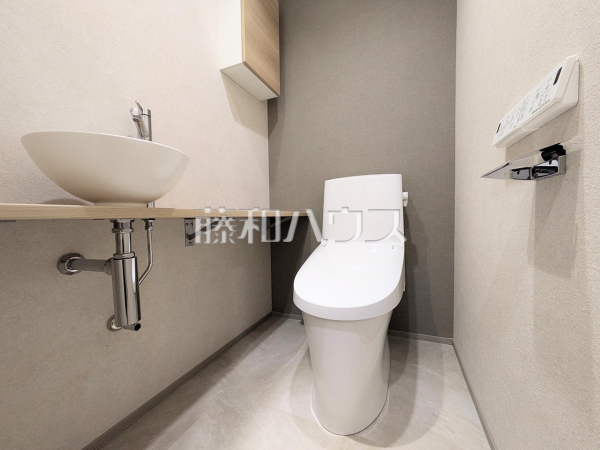≪トイレ≫温水洗浄便機能付きトイレで清潔にご使用いただけます。 【西国分寺パークホームズ】 ≪トイレ≫温水洗浄便機能付きトイレで清潔にご使用いただけます。 【西国分寺パークホームズ】