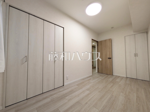 ≪居室≫各部屋に収納も完備されるため、プライベート空間を生み出すことができます♪ 【西国分寺パークホームズ】 ≪居室≫各部屋に収納も完備されるため、プライベート空間を生み出すことができます♪ 【西国分寺パークホームズ】