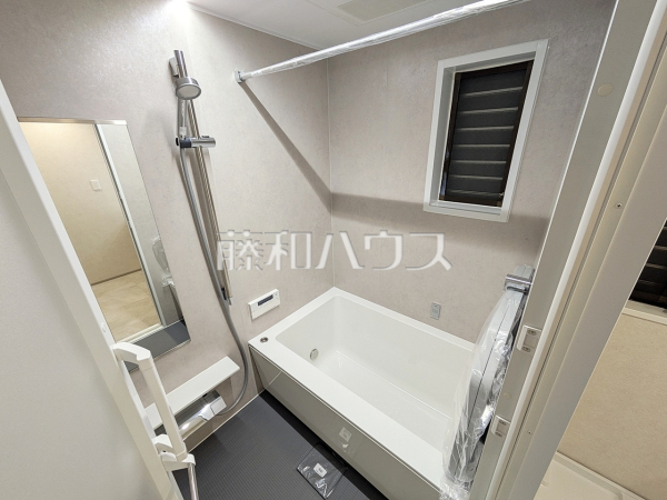 ≪浴室≫マンションには珍しい窓付きの浴室 【西国分寺パークホームズ】 ≪浴室≫マンションには珍しい窓付きの浴室 【西国分寺パークホームズ】