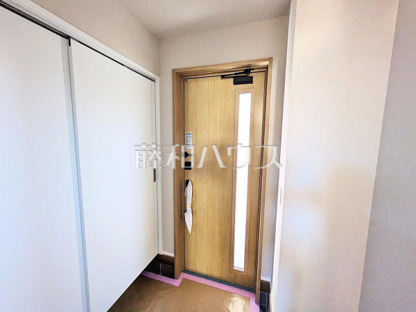 1号棟 玄関 【福岡市城南区友丘2丁目】 1号棟 玄関 【福岡市城南区友丘2丁目】