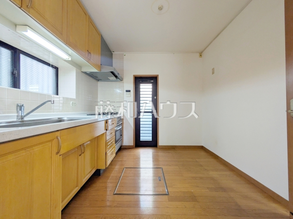 独立キッチンは、煙やにおい、音などを気にせずに料理が作れます。 【練馬区南大泉6丁目】 独立キッチンは、煙やにおい、音などを気にせずに料理が作れます。 【練馬区南大泉6丁目】