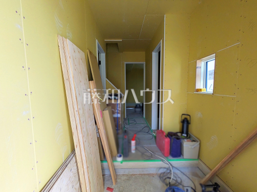 2号棟 玄関(施工中) 【福岡市博多区新和町2丁目】