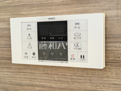 2号棟 給湯機 【宜野湾市嘉数3丁目】追焚機能付で時間差入浴もOK追焚き機能付きなので、生活時間の違う家族に便利です。 2号棟 給湯機 【宜野湾市嘉数3丁目】追焚機能付で時間差入浴もOK追焚き機能付きなので、生活時間の違う家族に便利です。