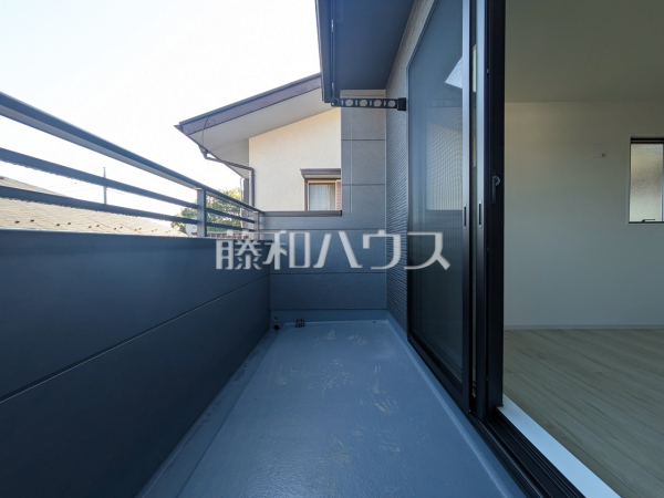 バルコニー 【日野市百草】
南向きのバルコニーは日差しもたっぷり注ぎ、お洗濯物もよく乾きます。 バルコニー 【日野市百草】
南向きのバルコニーは日差しもたっぷり注ぎ、お洗濯物もよく乾きます。