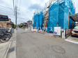 接道状況および現場風景 【東久留米市氷川台2丁目】 見学はしたいけど、なかなか時間が取れない・・・そんな方に出勤前や仕事終わりにマイホームを見学できるサポートをいたします 接道状況および現場風景 【東久留米市氷川台2丁目】 見学はしたいけど、なかなか時間が取れない・・・そんな方に出勤前や仕事終わりにマイホームを見学できるサポートをいたします
