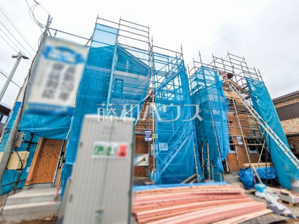 現場風景 【東久留米市氷川台2丁目】 建物のプレゼンをさせていただきますので、実際の完成イメージを思い描いていただくことができます。お気軽にお問合せ下さい。 現場風景 【東久留米市氷川台2丁目】 建物のプレゼンをさせていただきますので、実際の完成イメージを思い描いていただくことができます。お気軽にお問合せ下さい。
