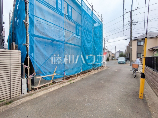 接道状況および現場風景 【東久留米市氷川台2丁目】 物件の事、諸費用の事など、小さな疑問もお気軽にご連絡・ご相談下さい。 接道状況および現場風景 【東久留米市氷川台2丁目】 物件の事、諸費用の事など、小さな疑問もお気軽にご連絡・ご相談下さい。