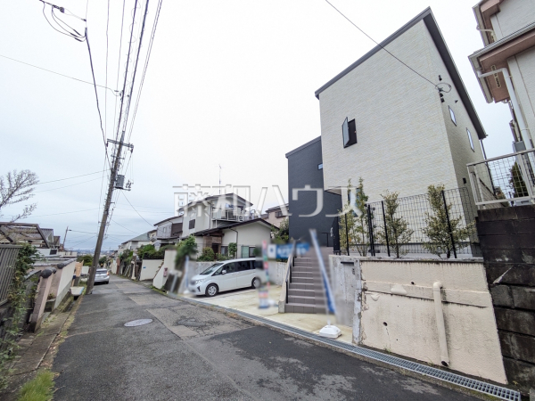 接道状況および現場風景 【八王子市絹ケ丘1丁目】 接道状況および現場風景 【八王子市絹ケ丘1丁目】