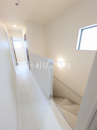 1号棟 階段・2階廊下 【西原町字幸地】 1号棟 階段・2階廊下 【西原町字幸地】
