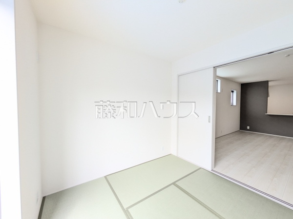 1号棟 リビング隣の和室 【西原町字幸地】 1号棟 リビング隣の和室 【西原町字幸地】
