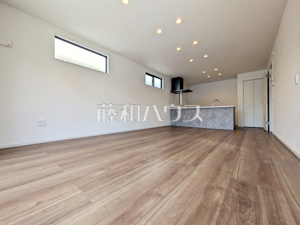対面キッチンを採用したリビングは明るく開放感を主として設計しました。 【練馬区南大泉4丁目】 対面キッチンを採用したリビングは明るく開放感を主として設計しました。 【練馬区南大泉4丁目】