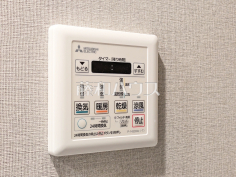 浴室換気乾燥機幼い子供がいると汚れものが多く、いつでも洗濯物を干せるのが嬉しい浴室換気乾燥機! 浴室換気乾燥機幼い子供がいると汚れものが多く、いつでも洗濯物を干せるのが嬉しい浴室換気乾燥機!