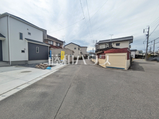 接道状況および現場風景 【春日井市坂下町3丁目】