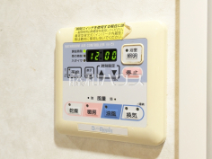 浴室換気乾燥機リモコン 【ベルポート朝霞台五番館】雨の日の強い味方!浴室換気乾燥機付きユニットバスで洗濯物が乾かせます。
浴室換気乾燥機リモコン 【ベルポート朝霞台五番館】雨の日の強い味方!浴室換気乾燥機付きユニットバスで洗濯物が乾かせます。