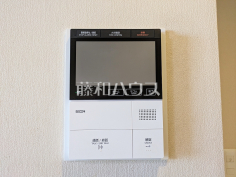 TVモニター付インターフォン 【レクセル府中西府】TVモニター付インターフォンのため訪問者がひと目で分かります
TVモニター付インターフォン 【レクセル府中西府】TVモニター付インターフォンのため訪問者がひと目で分かります
