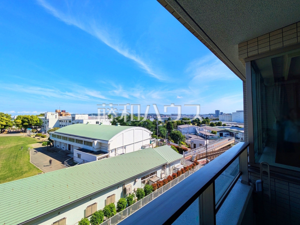 ≪バルコニー≫周囲に高い建物のないエリアのため、空が大きく感じます。 【レクセル府中西府】 ≪バルコニー≫周囲に高い建物のないエリアのため、空が大きく感じます。 【レクセル府中西府】