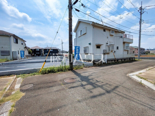 接道状況および現場風景 整備された街区、近隣に広がる美しい自然たち。空間のみのこだわりだけではなく、ここに暮らす方々にとって素敵な環境や快適な暮らしを実現します。【東久留米市前沢1丁目】