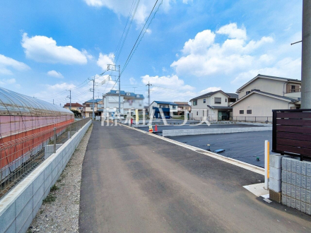 接道状況および現場風景 土日祝はもちろん、平日のご案内も可能です。まずはお気軽にお問合せ下さいませ。【東久留米市前沢1丁目】/撮影日2026/07/16