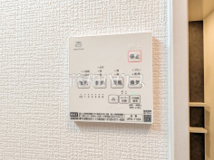 24時間換気システム 24時間換気システムにより、花粉・PM2.5などの微小粒子物質の侵入を防ぎ、快適な室内を保ちます。 24時間換気システム 24時間換気システムにより、花粉・PM2.5などの微小粒子物質の侵入を防ぎ、快適な室内を保ちます。