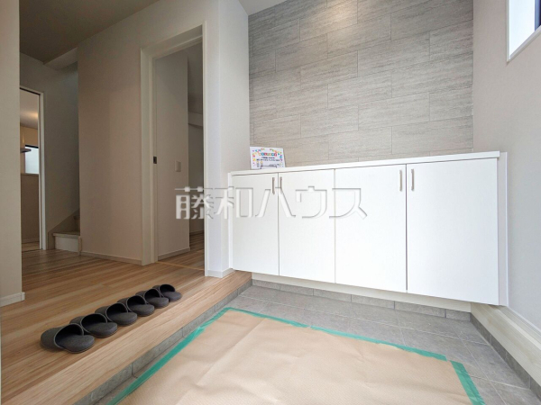 2号棟 玄関 【所沢市中新井3丁目】 2号棟 玄関 【所沢市中新井3丁目】
