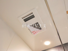 浴室乾燥機(浴室内上部)雨の日の強い味方!浴室換気乾燥機付きユニットバスで洗濯物が乾かせます。
浴室乾燥機(浴室内上部)雨の日の強い味方!浴室換気乾燥機付きユニットバスで洗濯物が乾かせます。
