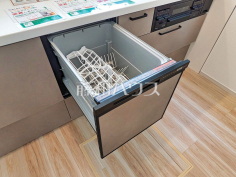 食器洗浄乾燥機 食器が出し入れしやすいスライドオープン式の食器洗浄乾燥機 食器洗浄乾燥機 食器が出し入れしやすいスライドオープン式の食器洗浄乾燥機