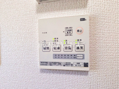 24時間換気システム 24時間換気システムにより、花粉・PM2.5などの微小粒子物質の侵入を防ぎ、快適な室内を保ちます 24時間換気システム 24時間換気システムにより、花粉・PM2.5などの微小粒子物質の侵入を防ぎ、快適な室内を保ちます