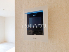 TVモニター付きインターホン訪問者がひと目で分かります
TVモニター付きインターホン訪問者がひと目で分かります