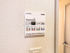 24時間換気システム 24時間換気システムにより、花粉・PM2.5などの微小粒子物質の侵入を防ぎ、快適な室内を保ちます。 24時間換気システム 24時間換気システムにより、花粉・PM2.5などの微小粒子物質の侵入を防ぎ、快適な室内を保ちます。