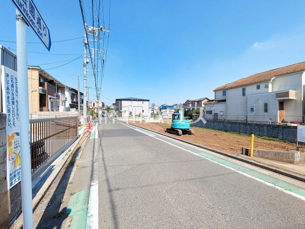 接道状況および現場風景 【東久留米市南沢1丁目】 見学はしたいけど、なかなか時間が取れない・・・そんな方に出勤前や仕事終わりにマイホームを見学できるサポートをいたします。 接道状況および現場風景 【東久留米市南沢1丁目】 見学はしたいけど、なかなか時間が取れない・・・そんな方に出勤前や仕事終わりにマイホームを見学できるサポートをいたします。