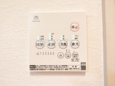 24時間換気システム 24時間換気システムにより、花粉・PM2.5などの微小粒子物質の侵入を防ぎ、快適な室内を保ちます。
24時間換気システム 24時間換気システムにより、花粉・PM2.5などの微小粒子物質の侵入を防ぎ、快適な室内を保ちます。