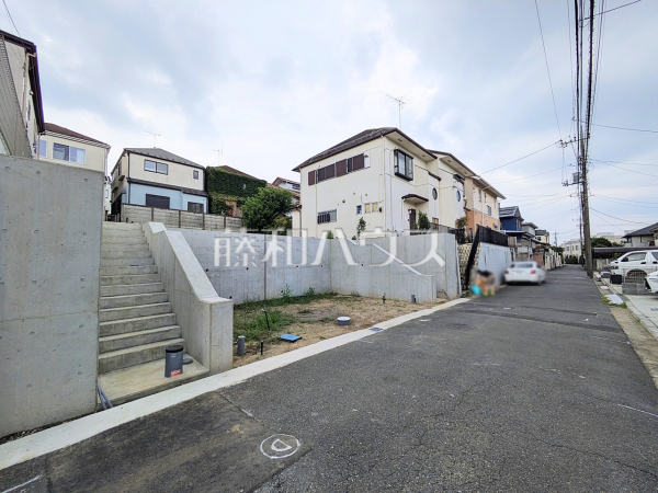 接道状況および現場風景 【日野市南平1丁目】 接道状況および現場風景 【日野市南平1丁目】