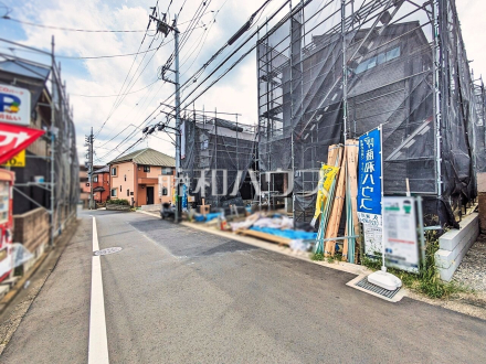 接道状況および現場風景 【東村山市廻田町3丁目】 平日のご案内も可能です。まずはお気軽にお問合せ下さいませ。 /撮影日2026/08/17