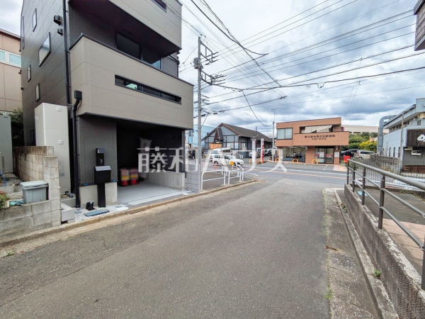 接道状況および現場風景 【東久留米市南町4丁目】 接道状況および現場風景 【東久留米市南町4丁目】