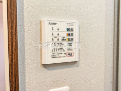 24時間換気システム 24時間換気システムにより、花粉・PM2.5などの微小粒子物質の侵入を防ぎ、快適な室内を保ちます 24時間換気システム 24時間換気システムにより、花粉・PM2.5などの微小粒子物質の侵入を防ぎ、快適な室内を保ちます